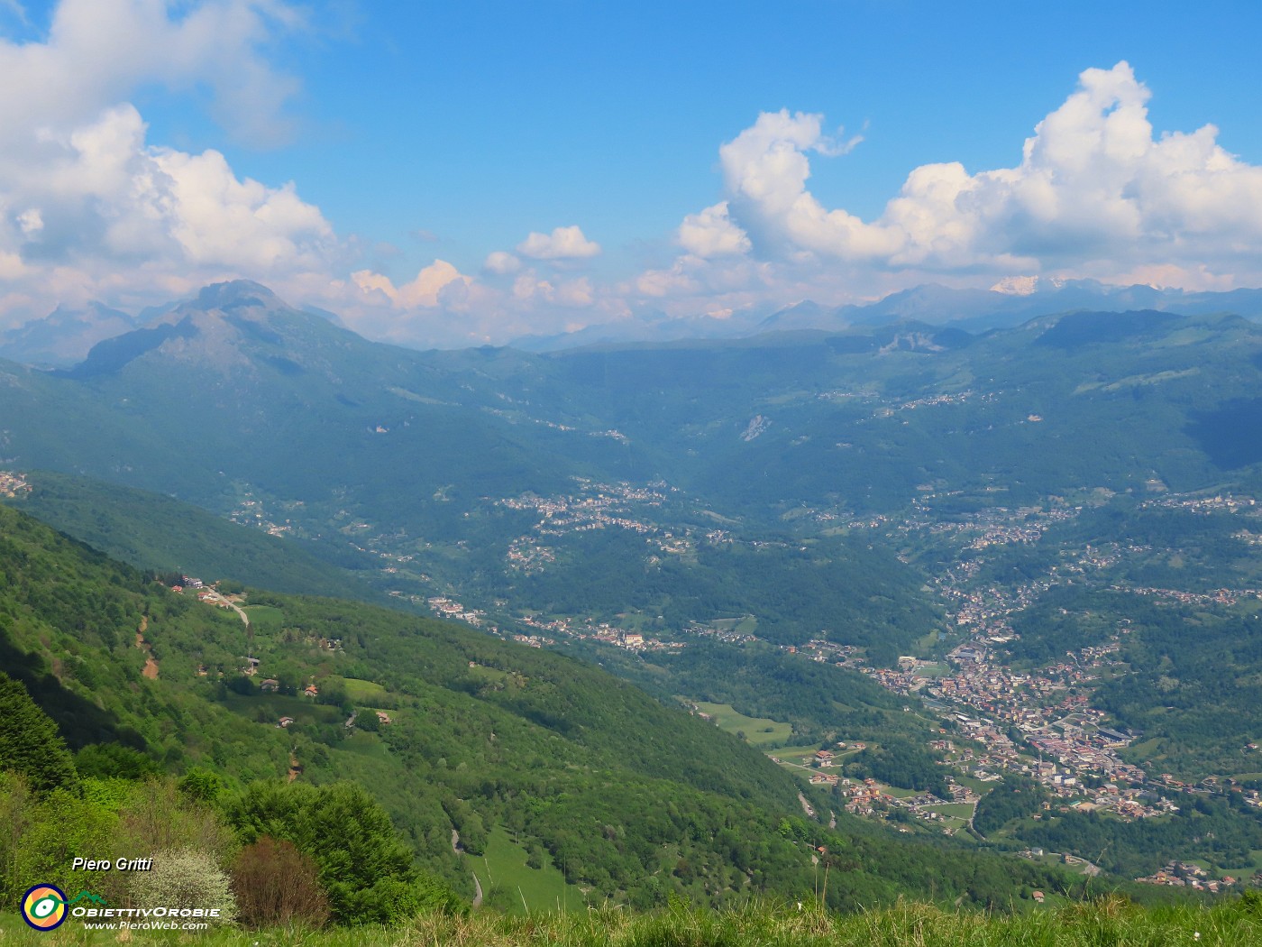 38 Bella vista sull'alta Val Imagna e il Resegone.JPG